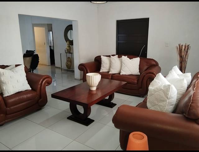 3 BEDROOM HOUSE FOR SALE IN SEBOKENG ZONE 10